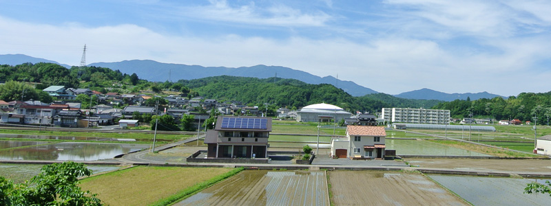 家から見える景色。奥には那岐山があり、冬には雪化粧され、１日中見入れるぐらい美しい