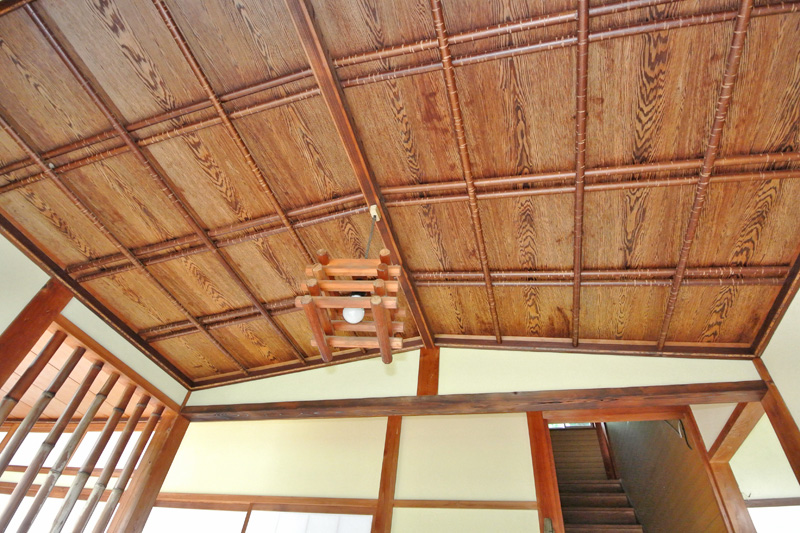 玄関：装飾天井