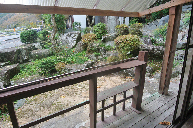 母屋1階:縁側(濡れ縁)