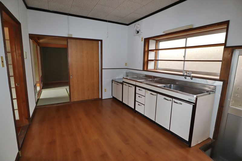 1階:ダイニングキッチン