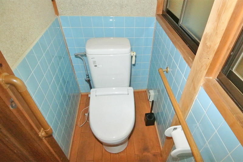 1階:トイレ(簡易水洗)