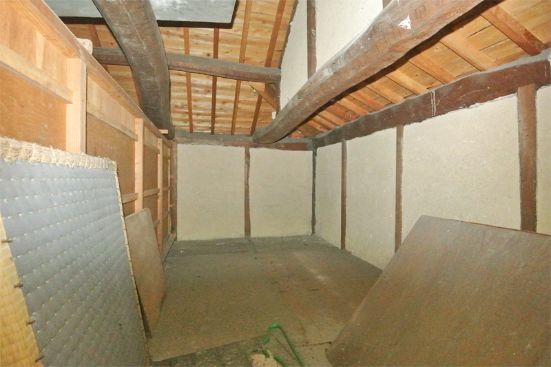 2階:屋根裏収納