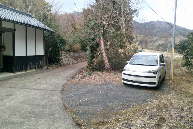 接面道路と駐車スペース