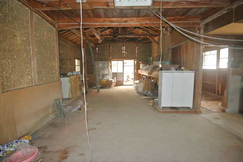 納屋:土間スペース